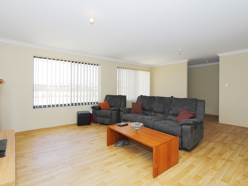 19 Rocklands Loop, Carramar WA 6031
