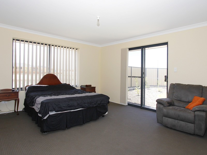 19 Rocklands Loop, Carramar WA 6031