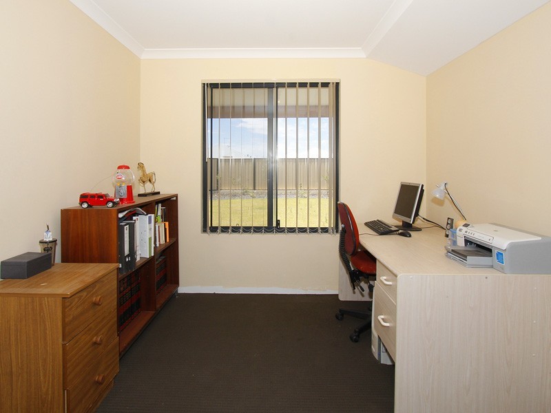 19 Rocklands Loop, Carramar WA 6031