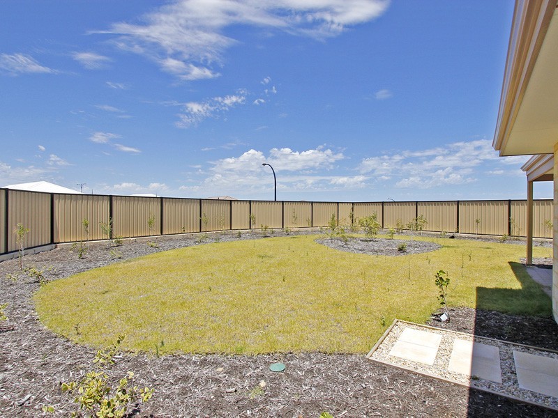 19 Rocklands Loop, Carramar WA 6031