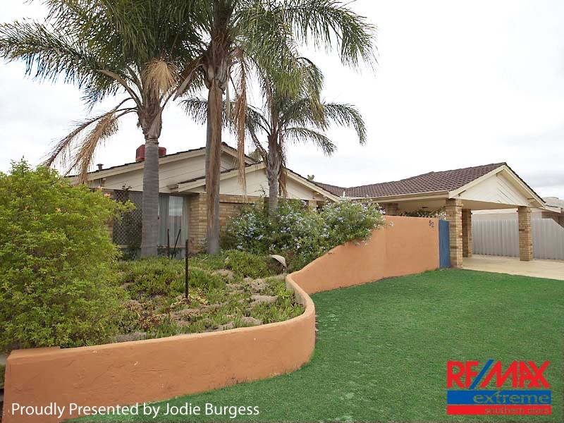 52 Discovery Drive, Thornlie WA 6108