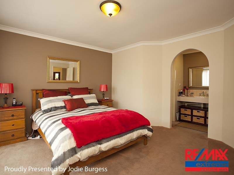 52 Discovery Drive, Thornlie WA 6108