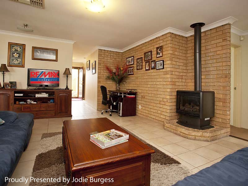 52 Discovery Drive, Thornlie WA 6108