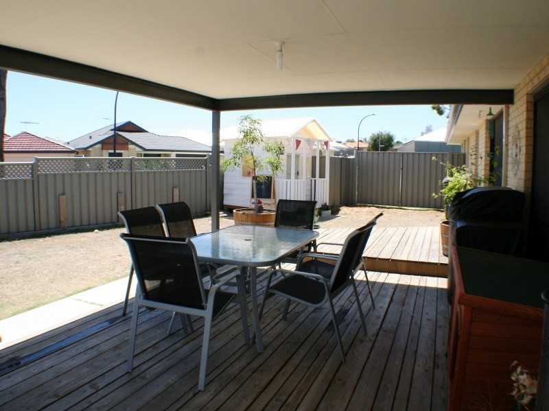 11 Taunton Mews, Leda WA 6170