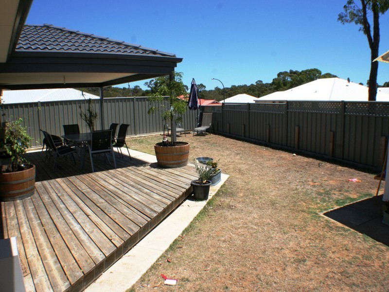 11 Taunton Mews, Leda WA 6170