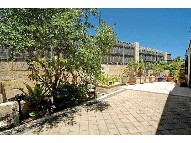 21 Talara Cct, Mindarie WA 6030