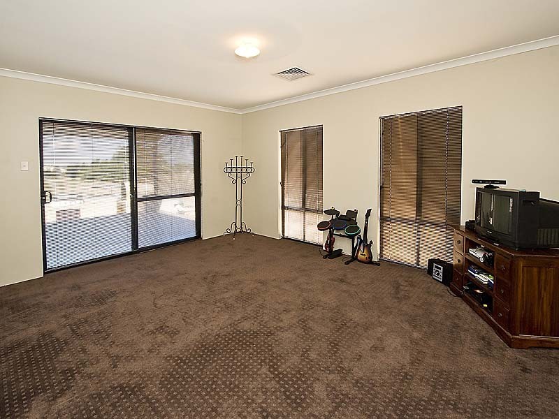 64 Cavanagh Close, Cardup WA 6122