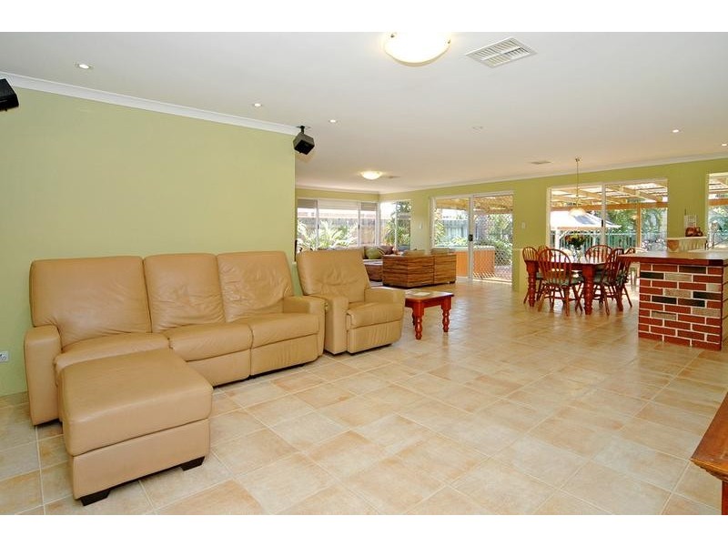 1 Thames Way, Mindarie WA 6030