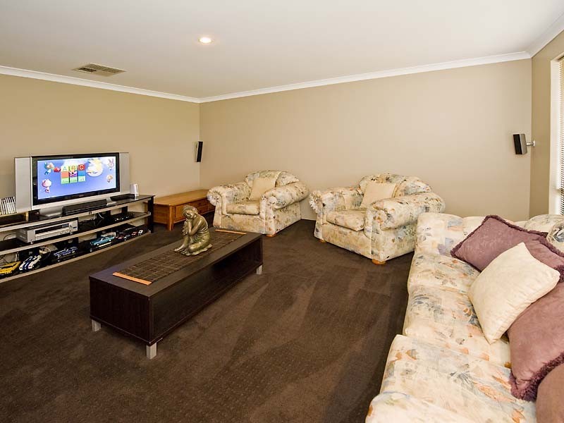 8 Barents Road, Canning Vale WA 6155