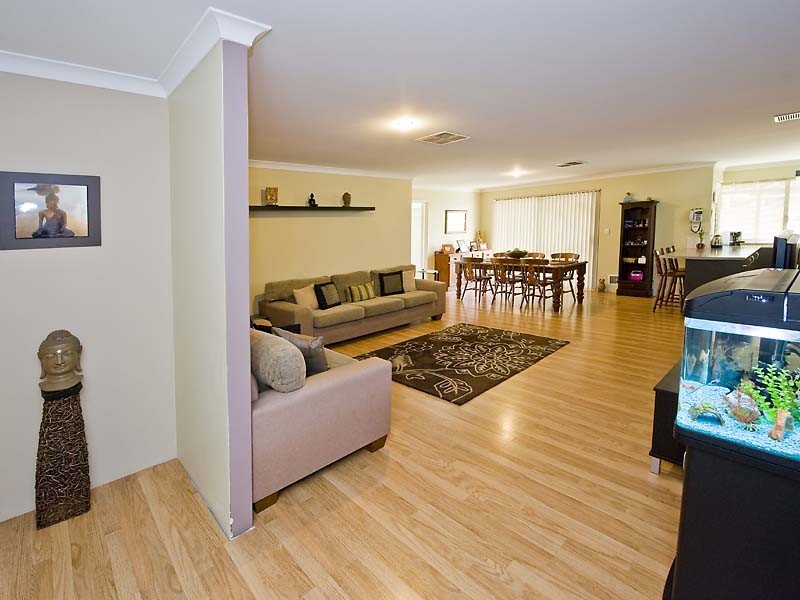 8 Barents Road, Canning Vale WA 6155