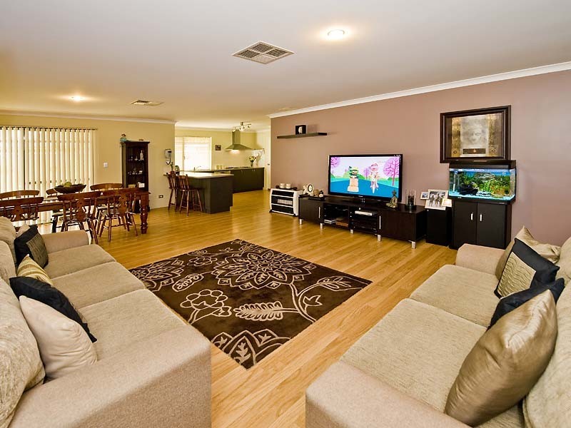 8 Barents Road, Canning Vale WA 6155