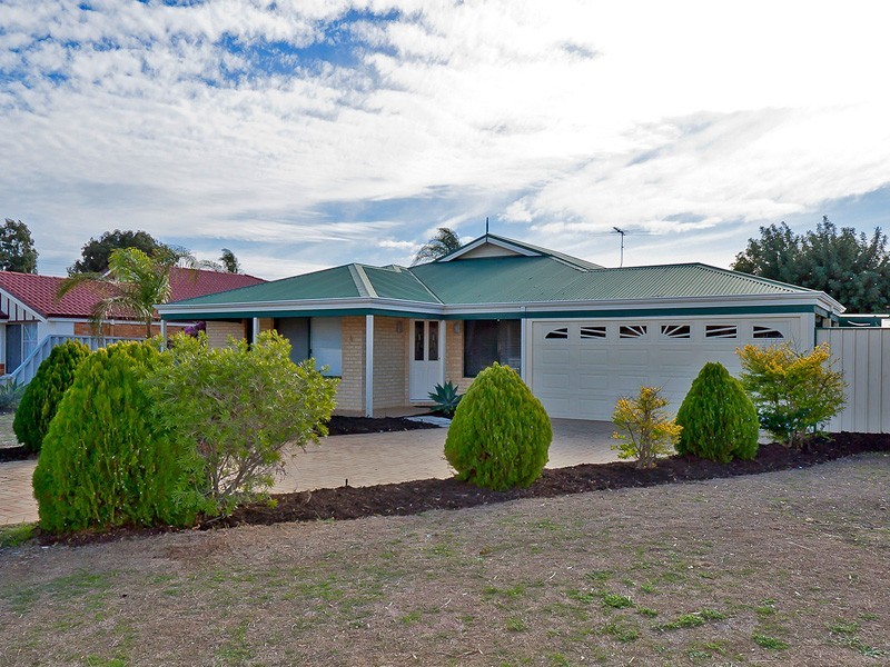 4 Coolamine Close, Carramar WA 6031