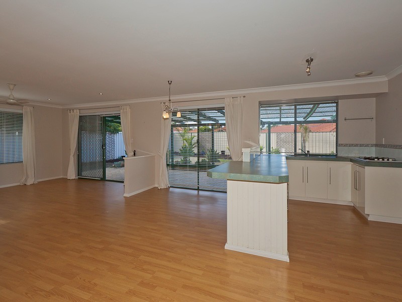 4 Coolamine Close, Carramar WA 6031