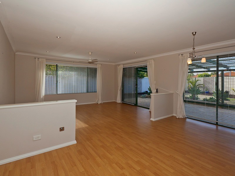 4 Coolamine Close, Carramar WA 6031