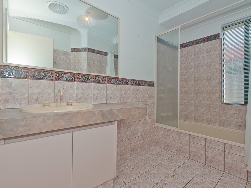 4 Coolamine Close, Carramar WA 6031