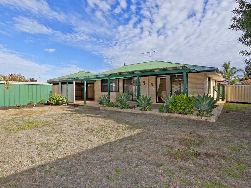4 Coolamine Close, Carramar WA 6031