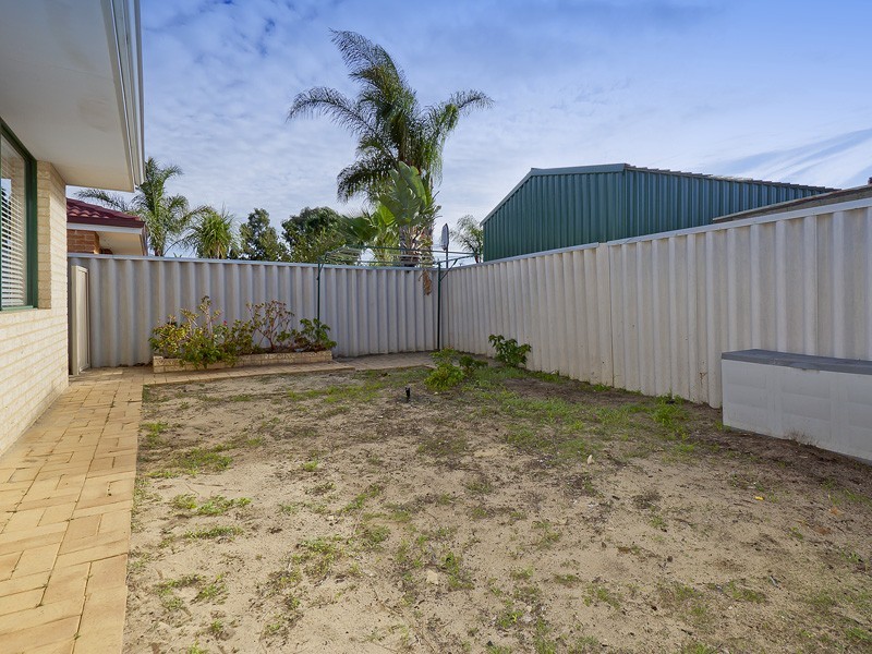 4 Coolamine Close, Carramar WA 6031