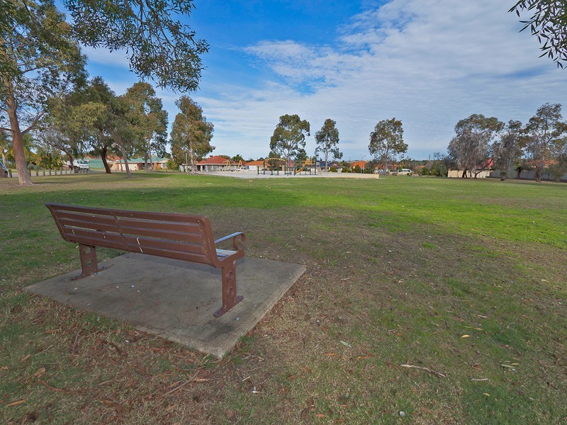 4 Coolamine Close, Carramar WA 6031