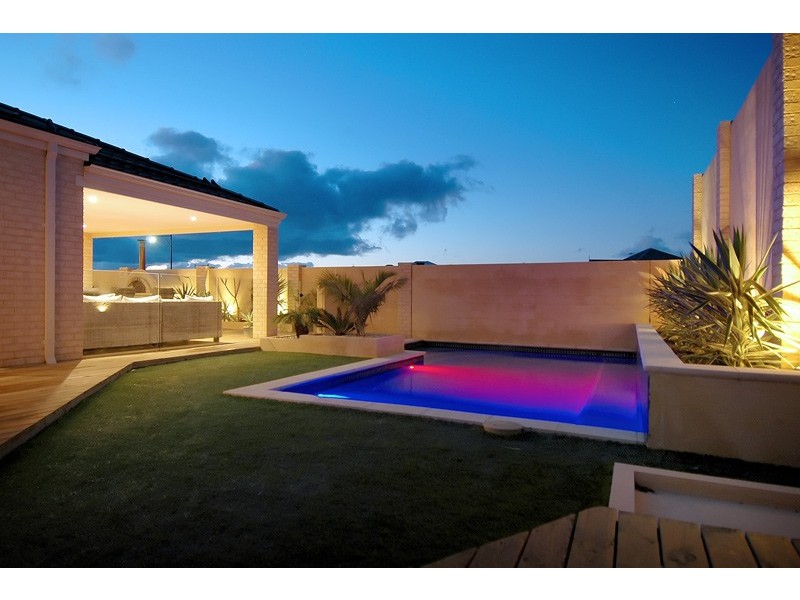 8 Dotterel Green, Jindalee WA 6036