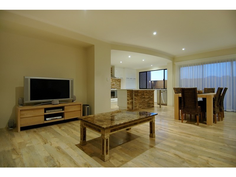 8 Dotterel Green, Jindalee WA 6036