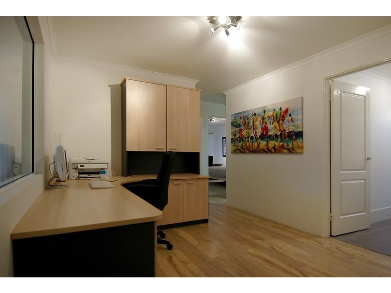 8 Dotterel Green, Jindalee WA 6036