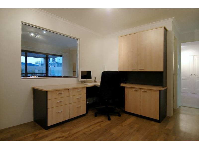 8 Dotterel Green, Jindalee WA 6036