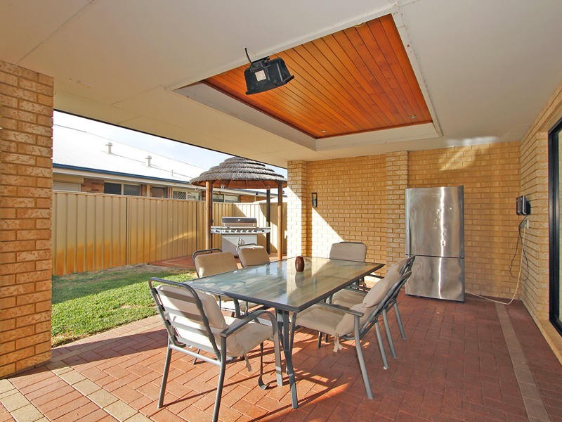 6 Limerick Crescent, Darch WA 6065