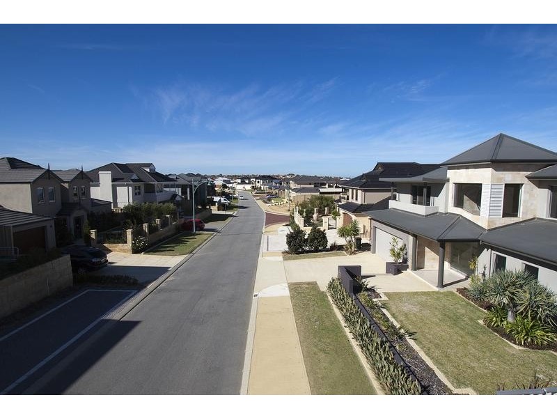 26 Romano Cr, Iluka WA 6028