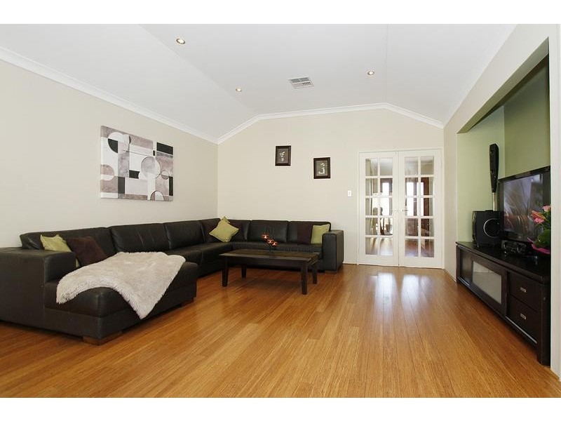 8 Banbury Way, Butler WA 6036