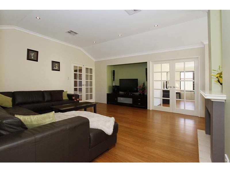 8 Banbury Way, Butler WA 6036