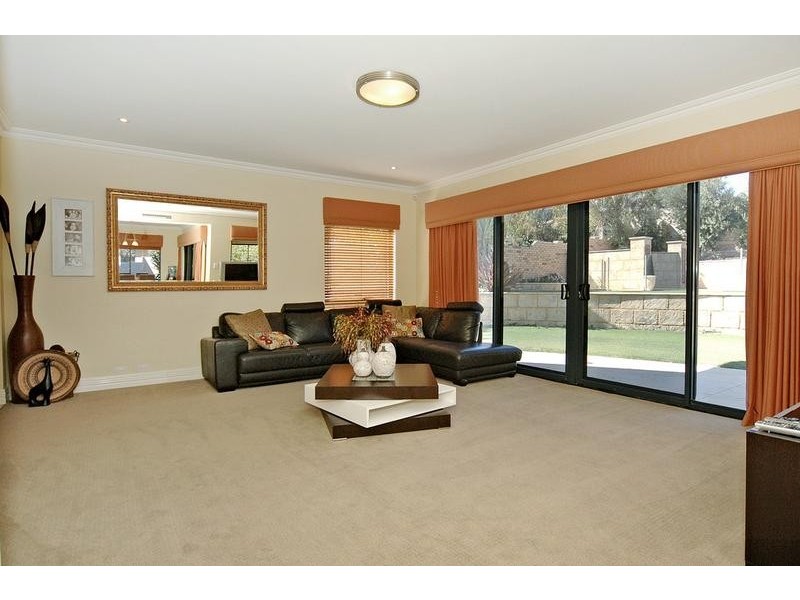34 Kinsale Drive, Mindarie WA 6030