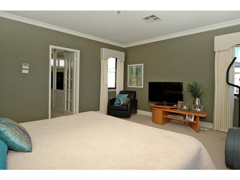 34 Kinsale Drive, Mindarie WA 6030