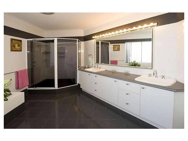 10 Forestville Court, Kallaroo WA 6025