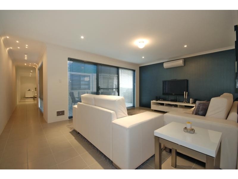 37 Navarre Way, Butler WA 6036