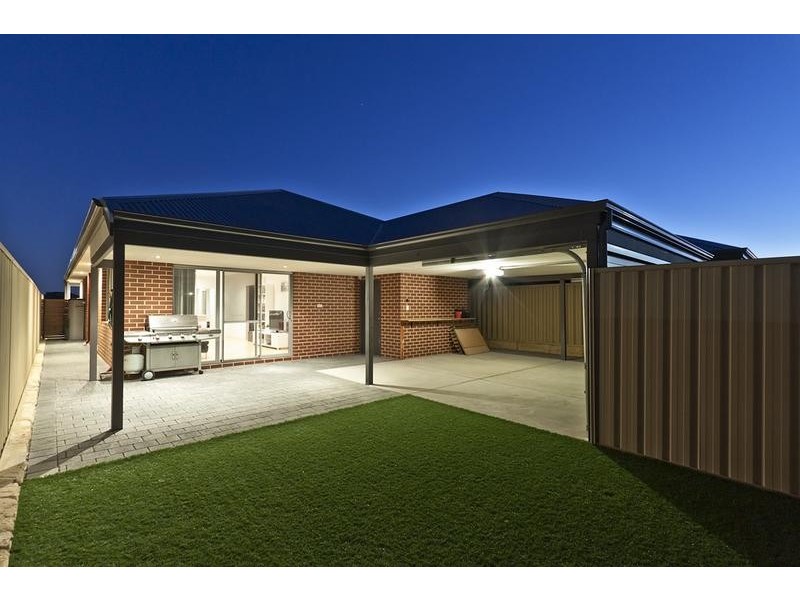 30 Finglas Meander, Butler WA 6036