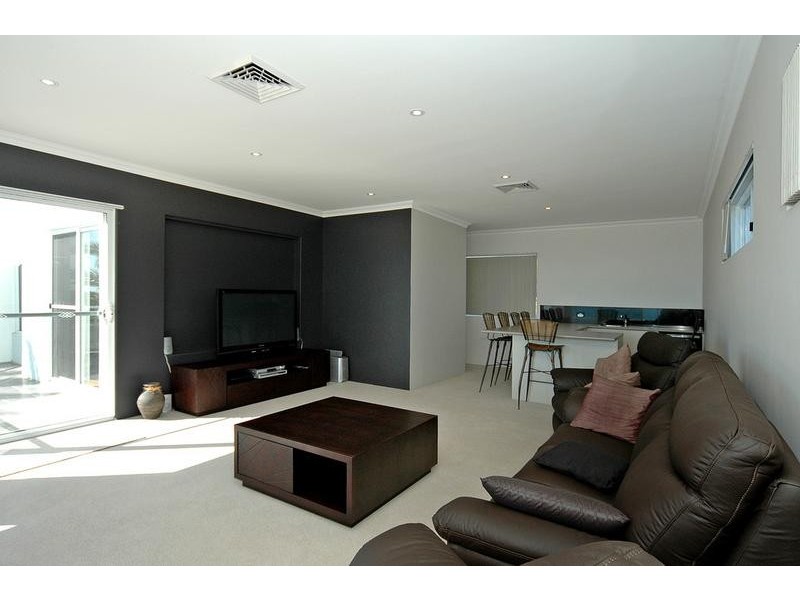 38 Kinsale Drive, Mindarie WA 6030