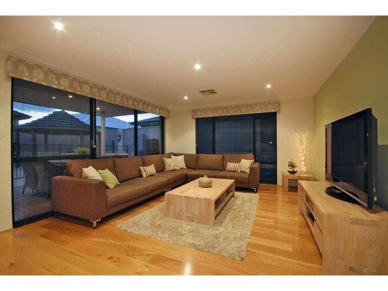 7 Brigantine Drive, Jindalee WA 6036