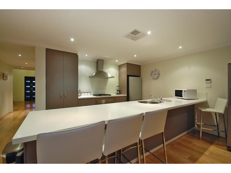 7 Brigantine Drive, Jindalee WA 6036