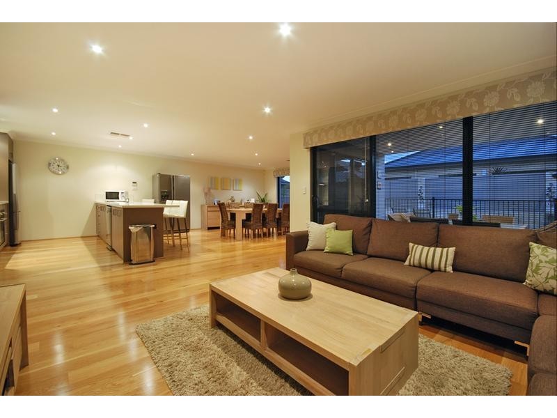 7 Brigantine Drive, Jindalee WA 6036