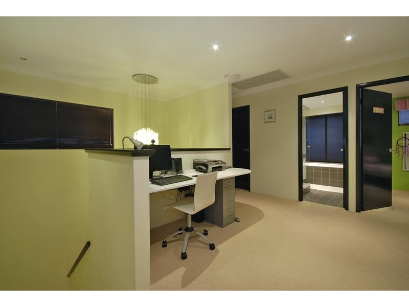 7 Brigantine Drive, Jindalee WA 6036