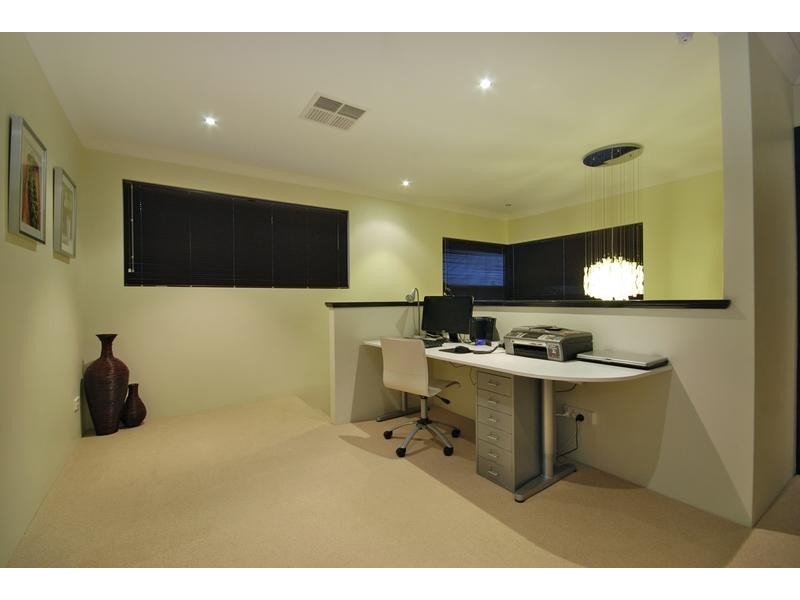 7 Brigantine Drive, Jindalee WA 6036