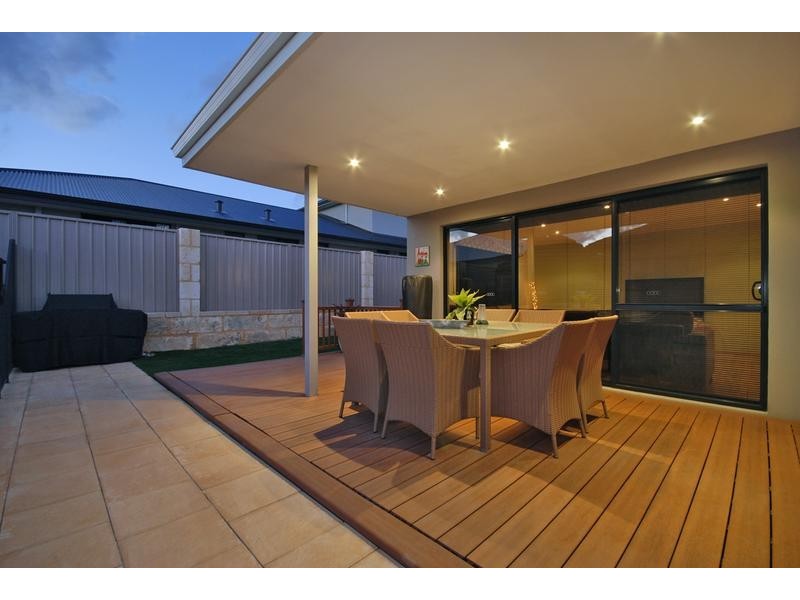 7 Brigantine Drive, Jindalee WA 6036