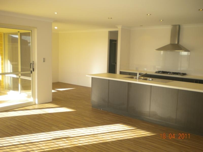 8 Verwood Green, Butler WA 6036