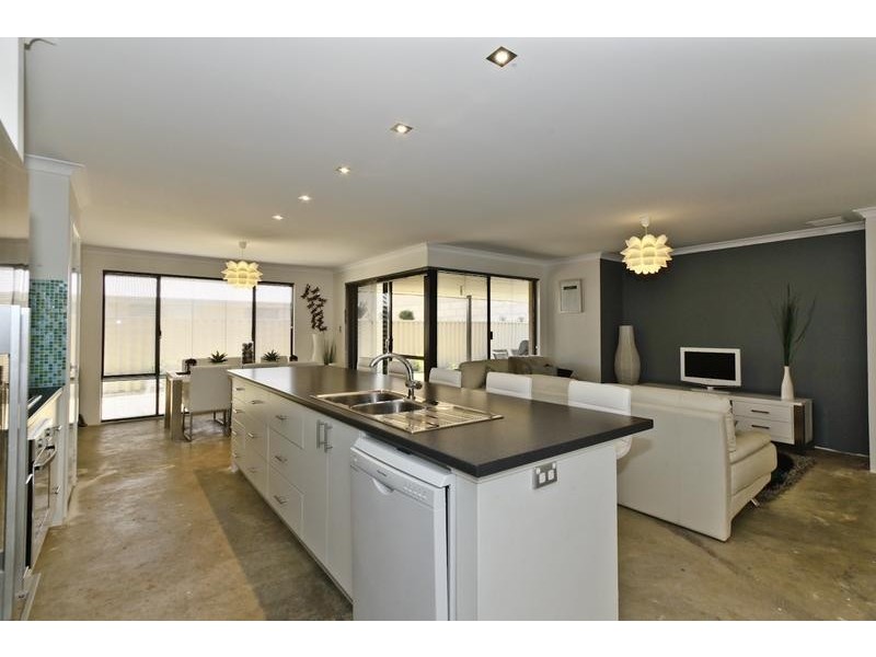 14 Eastwall Parkway, Butler WA 6036