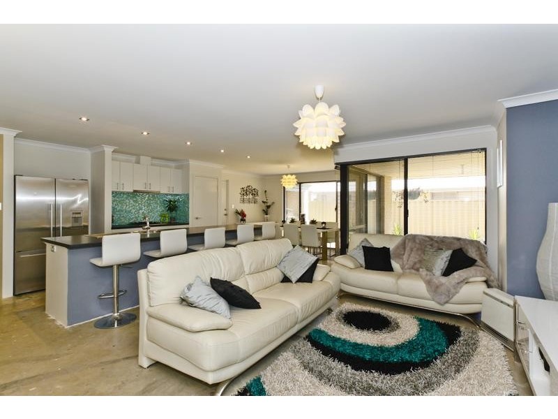 14 Eastwall Parkway, Butler WA 6036