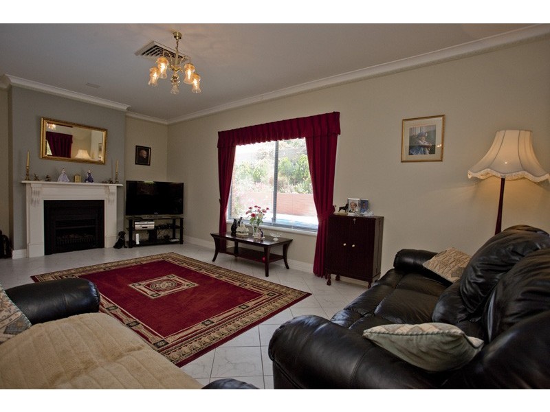 10 Southern Cross Circle, Ocean Reef WA 6027