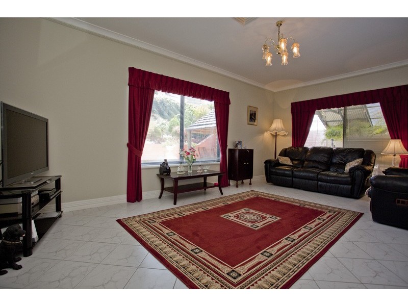 10 Southern Cross Circle, Ocean Reef WA 6027