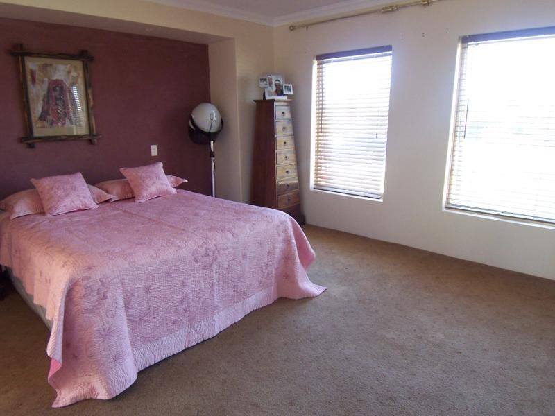 8 Silverton Avenue, Butler WA 6036