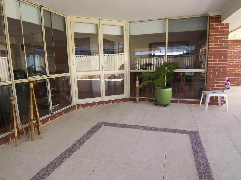 8 Silverton Avenue, Butler WA 6036