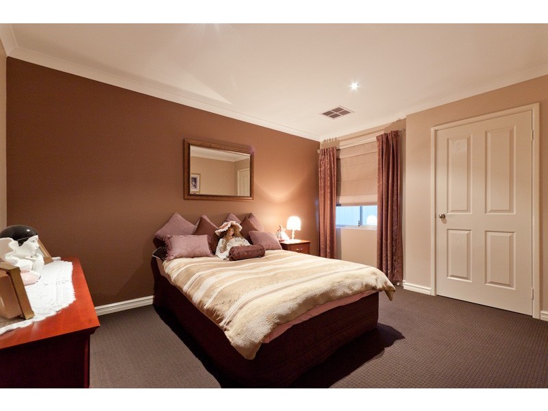 8 Watersun Gardens, Jindalee WA 6036